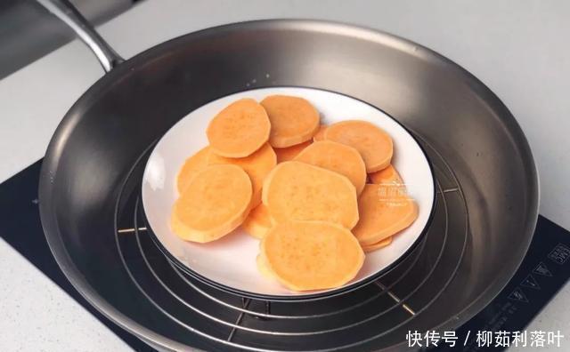 饺子皮|一个红薯,几张饺子皮,这样做香酥可口能拉丝,孩子超爱吃!