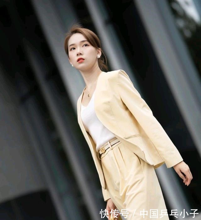 有气质 简约又精致的职场穿搭,会让整个人更加精神,甚至可以美成焦点