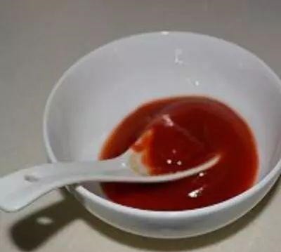 糖醋里脊色泽红亮,酸甜可口,最吸引人的是外焦脆,里软嫩的口感