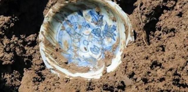 有人|老汉祖坟挖出两件“宝贝”,有人出500万元收购,专家后悔一辈子