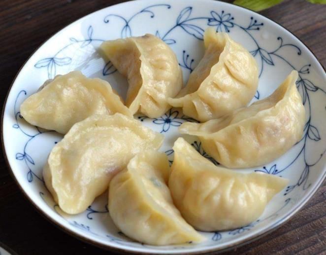 天热包子就得这做法，不发酵不饧面，皮薄馅香，咬一口满嘴流汁