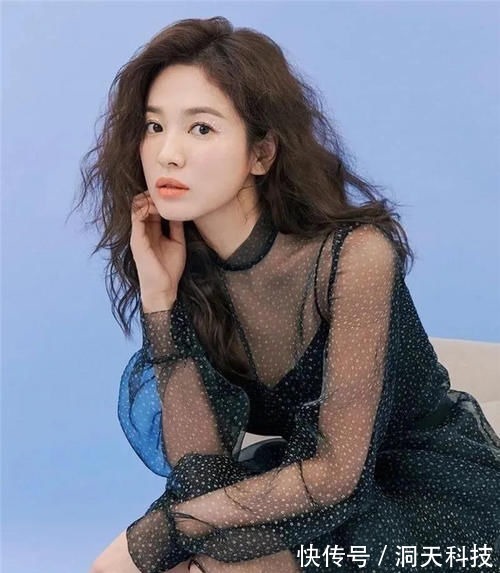 波浪 40岁女人头发不要剪太短,今年流行这3款发型,好看减龄又显气质