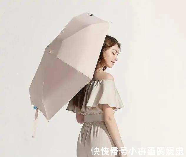 雨伞 薇娅懒人伞一晚爆红,39度出门不怕晒,网友防晒霜可以扔了!