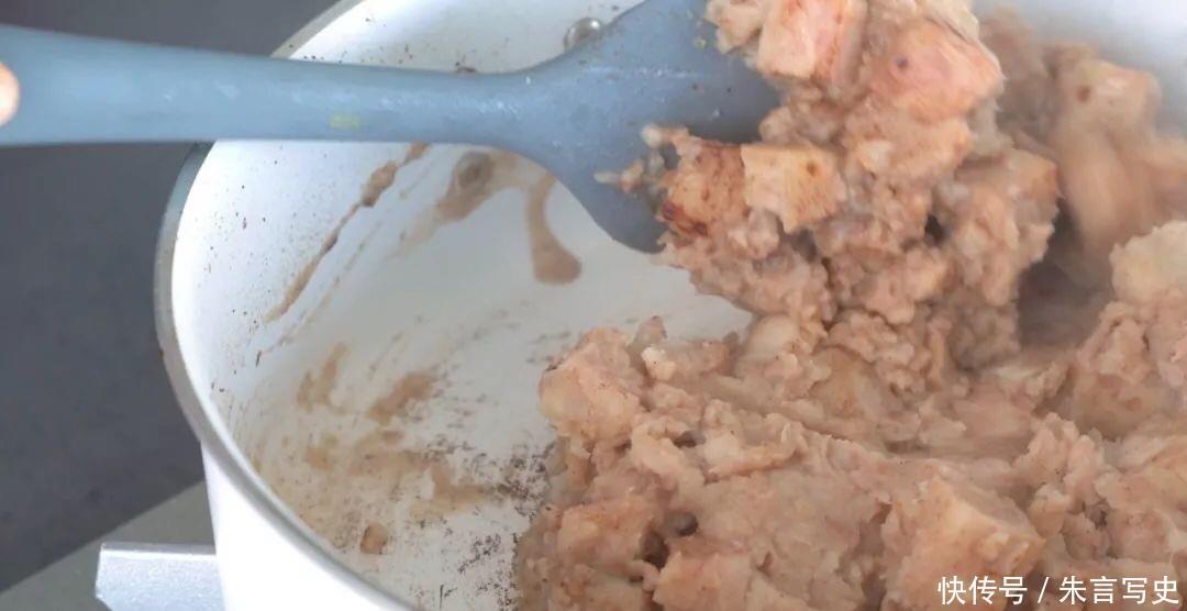 炒出香味|广东人的年味来源于糕点,口感软糯香润,这个芋头糕,你得尝尝