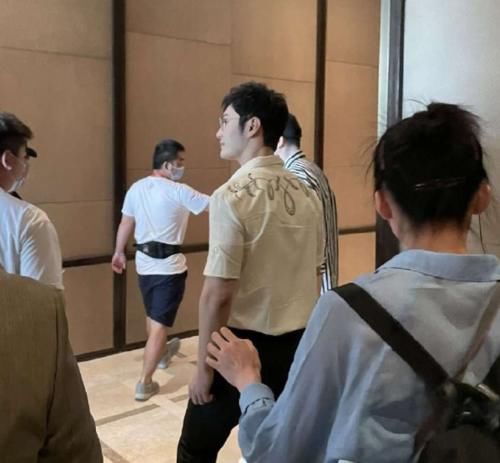 周也|《中餐厅5》开录，黄晓明还当店长，二公主丁真加入，不见龚俊