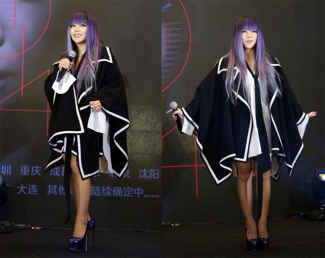 张惠妹穿衣真胆大,穿一件斗篷式外套个性十足,意外精致优雅