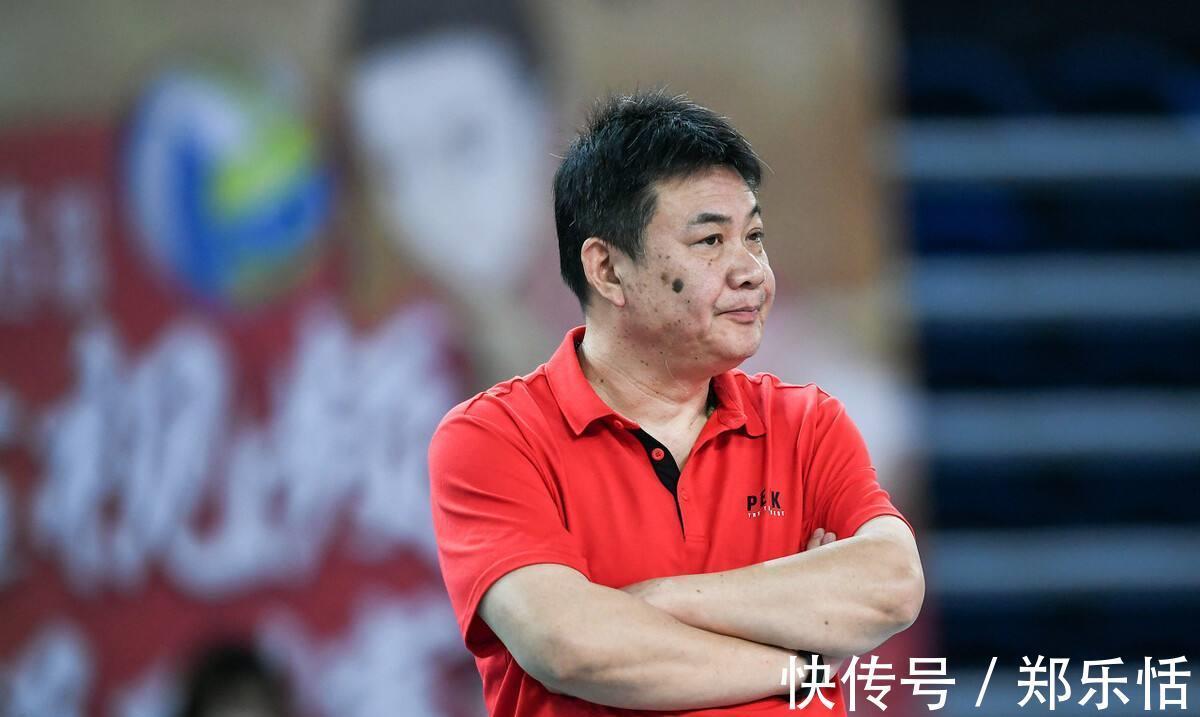 女排国家队|中国女排67人庞大训练营开练,蔡斌强调半军事化管理,将分组考核