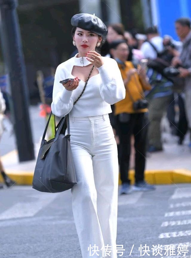 追求|冬季想追求时尚精致的造型,试试修身的长裤吧,时髦个性还耐看