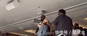 奥尼尔|詹姆斯现身超级碗引欢呼!奥尼尔魔术师亮相,库里再成洛杉矶公敌