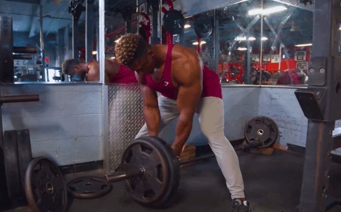 手臂|做不了引体向上,就不配拥有发达的背肌吗新手有更好的练背选择