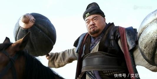 吓人|此人用两把纸糊的的大锤去吓人,吓退不少好汉,最终败露被斩杀