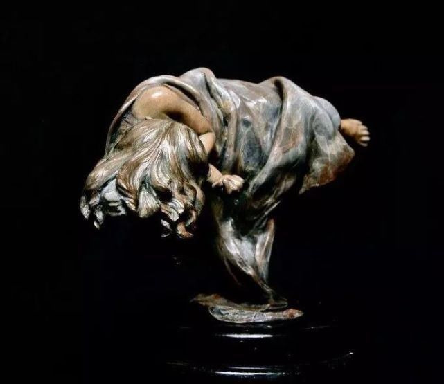 vega@被公认最具大师潜质的美女雕塑家,人体作品生动又别出心裁!