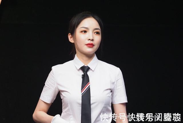 美貌|28岁美女台球裁判,穿旗袍秀出身材曲线,美貌与实力并存