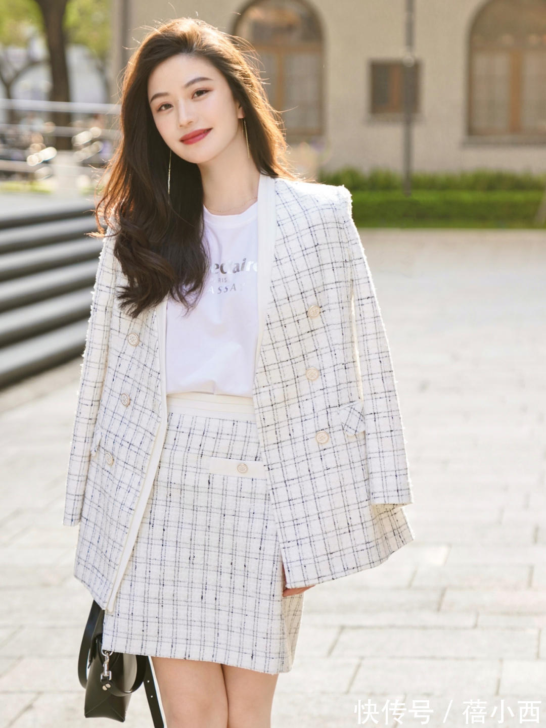 穿搭|三四十岁的女人想提升品味,别错过小香风外套穿搭,优雅又大气