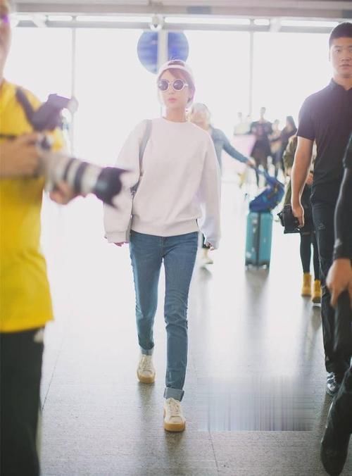 饼干 帆布鞋已经失宠了,今年最火的鞋子是“饼干鞋”,时髦显瘦又显高