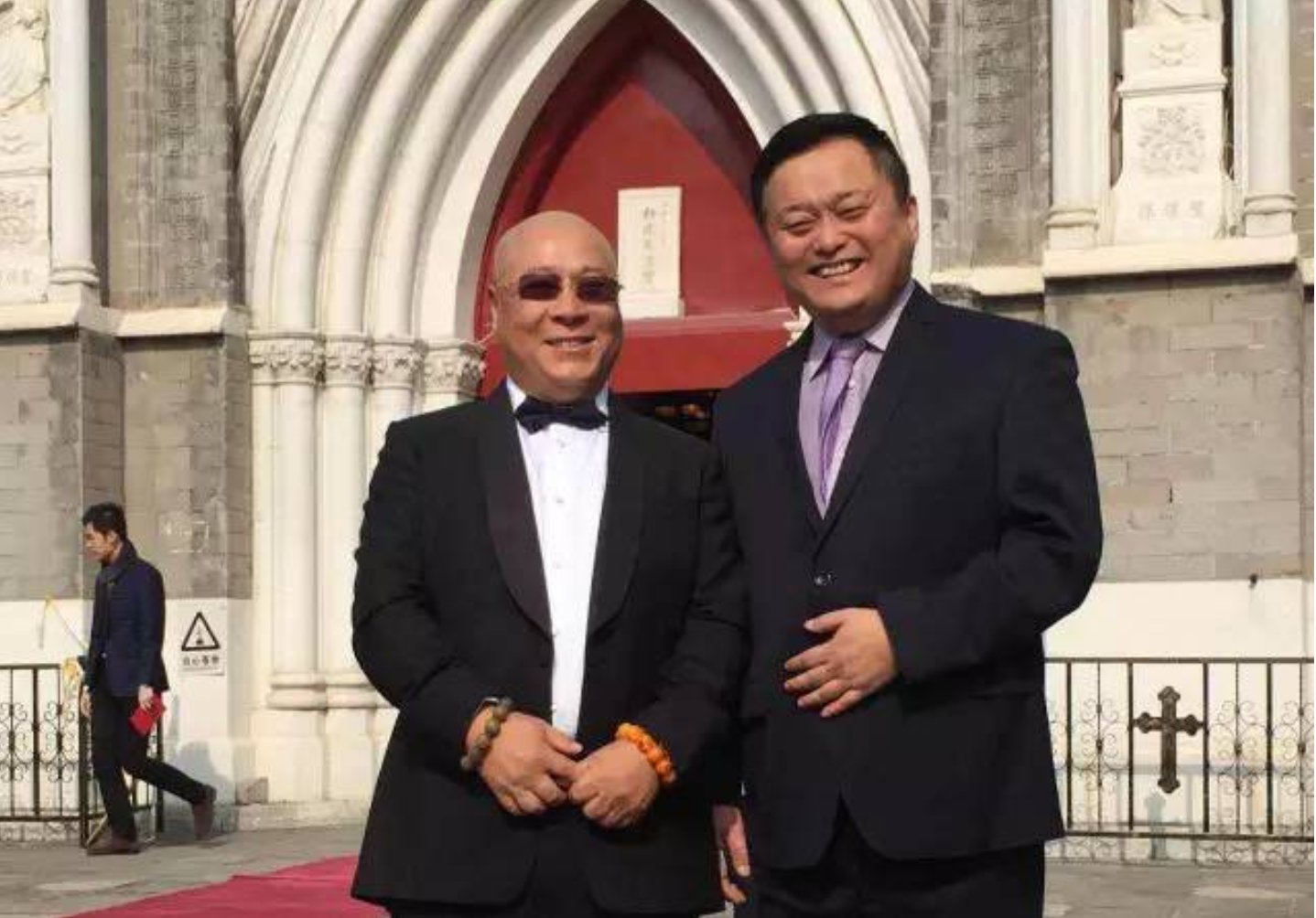 张家豪与李宝敏在酒吧发生冲突,俩人较量