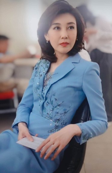 董卿连续四年缺席元宵太遗憾！百位主持齐聚太泪目，李梓萌李红太惊艳