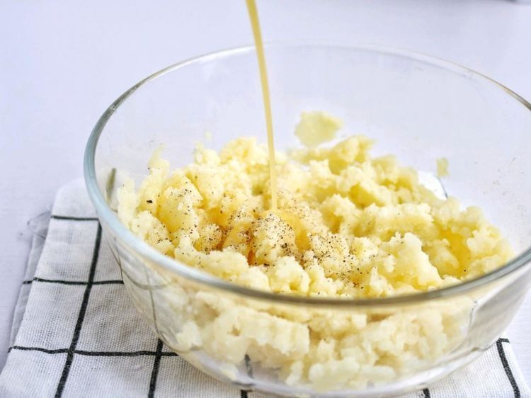 自制培根芝士土豆饼，香甜软糯还能拉丝，味道太好吃了