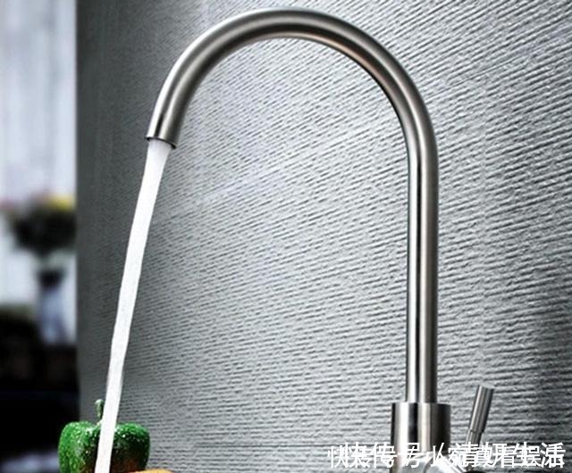 人体健康|不锈钢和全铜水龙头哪个好？装修老师傅：最好选这种，省钱实用