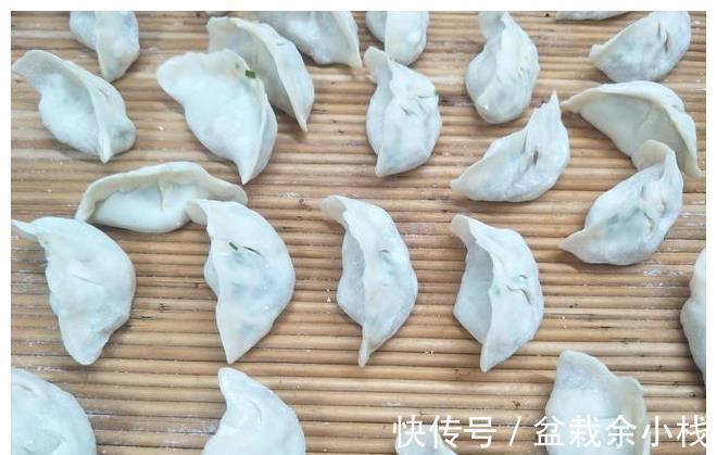 诀窍|包三鲜馅饺子时,想要不破皮不露馅,教你小诀窍,饺子好吃不出汤