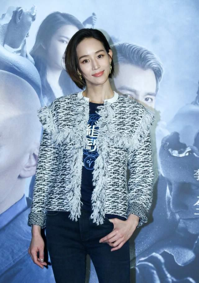 深v|张钧甯衣品太高级, 穿黑色深V礼服气质冷艳, 窈窕身材更迷人