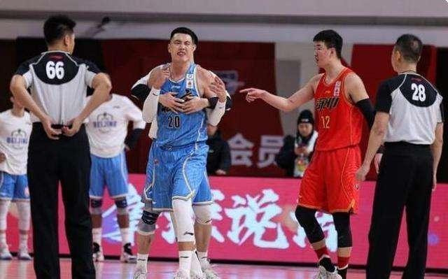 孟子凯|翟晓川挂筐飞踹孟子凯!联盟之前就有相同案例,罚款停赛难逃严惩