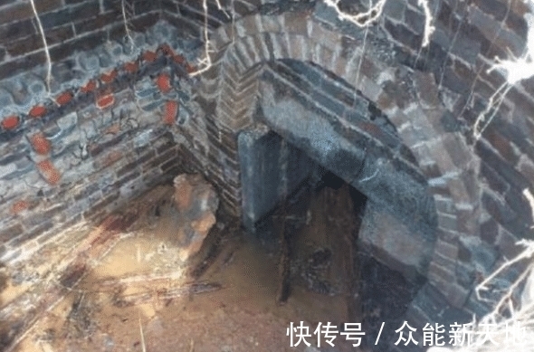 古墓$工人挖水库挖出古墓,连棺材钉子都是纯金的,墓主是何人?