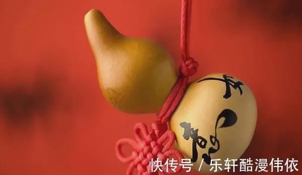 成格|伤官配印成格,能力强,还会来事,岂能不贵