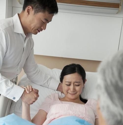 三观不正|聋哑产妇死活不愿进产房,解开衣服后,肚子上的一行字让医生泪目