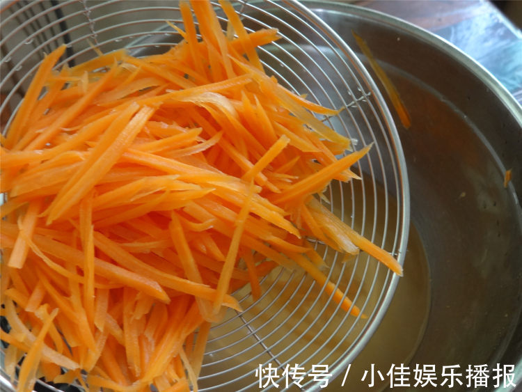 70岁婆婆教的凉皮做法,凉皮筋道还好吃,半个小时就搞定