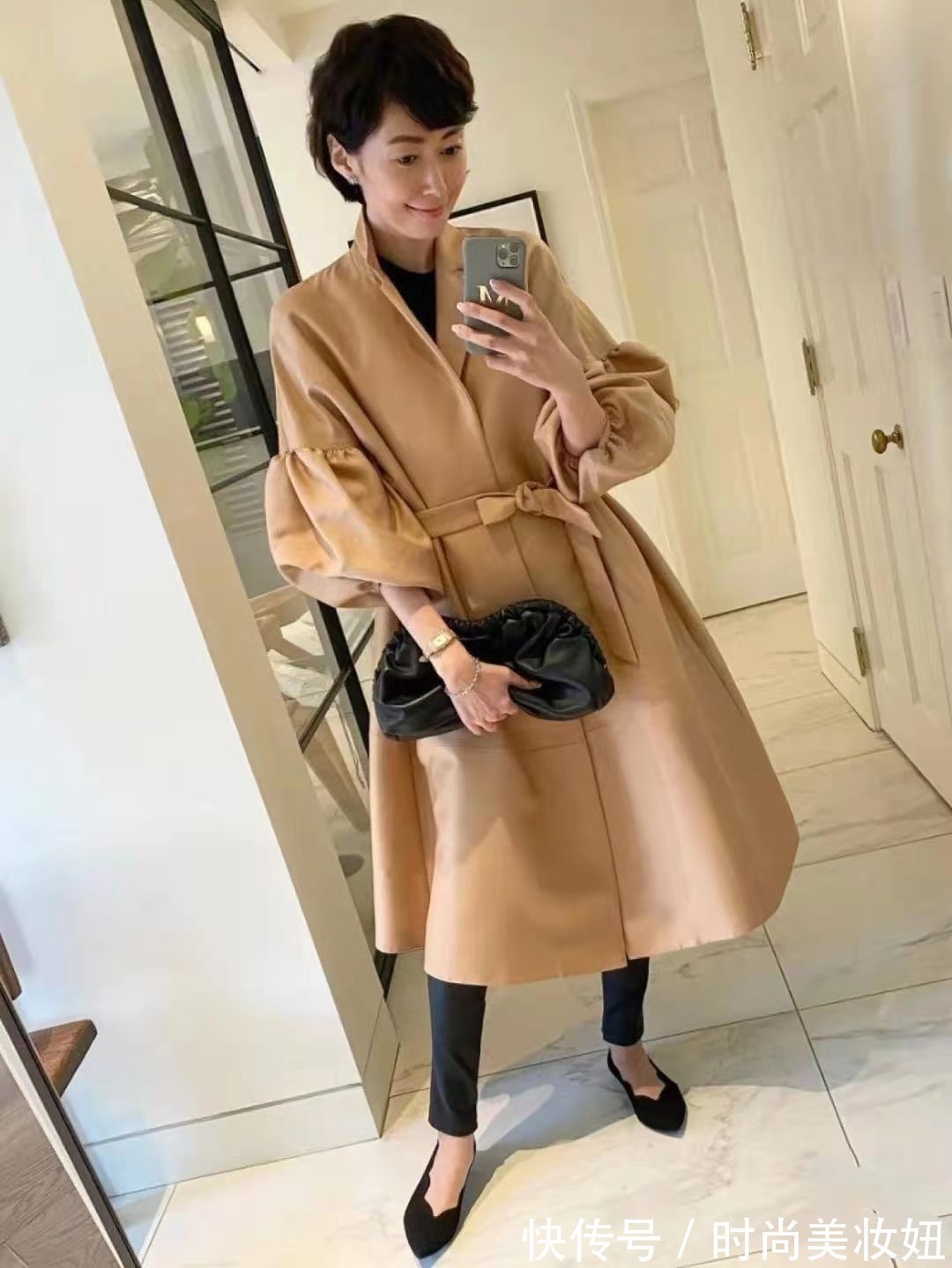 减龄|女人过了40岁更要注重气质,学这位“大龄姐姐”的穿搭,高雅大气