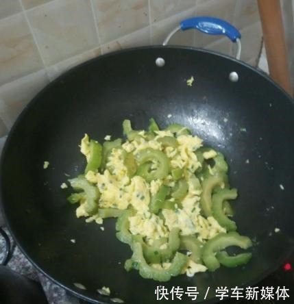 苦瓜炒蛋，到底是先炒苦瓜还是先炒蛋很多人都搞错，难怪不好吃