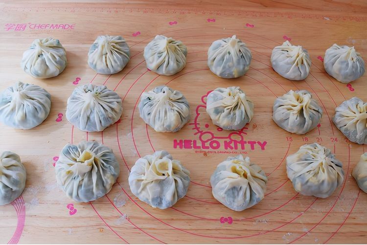 饺子皮新吃法,用来包成包子,皮薄馅儿多,真好吃