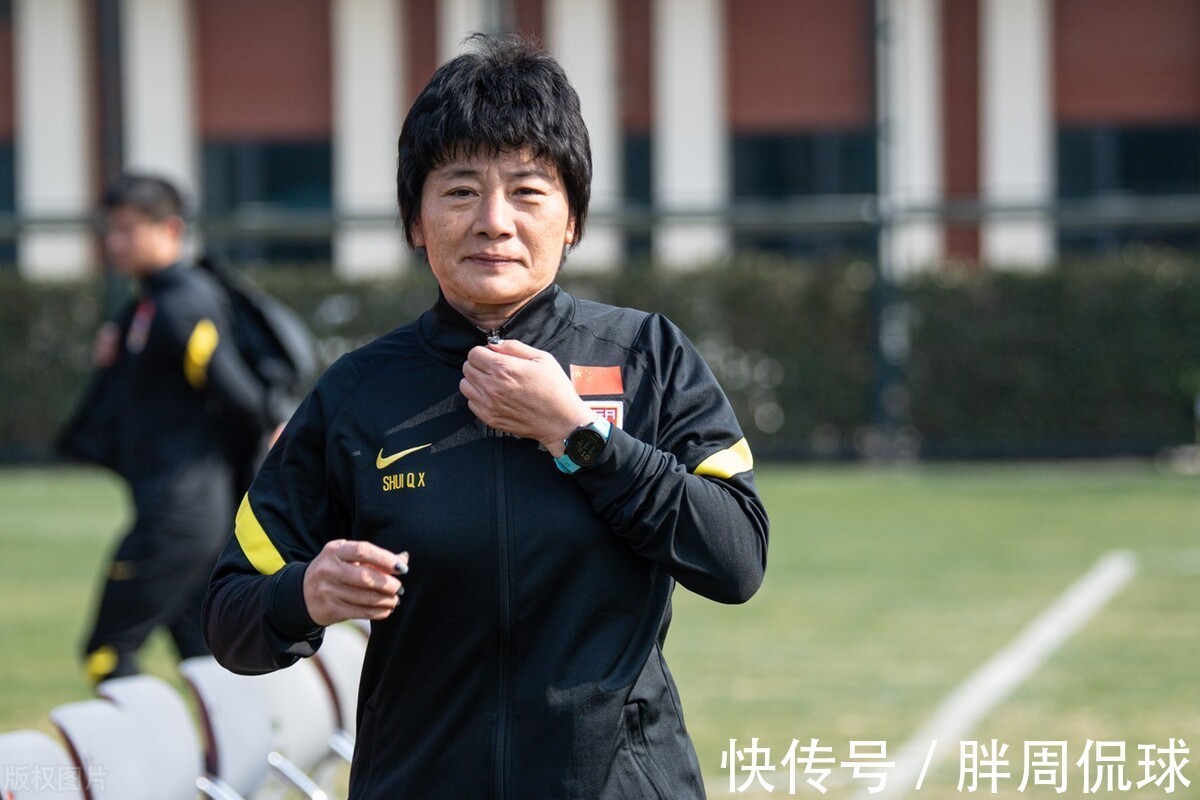 高原|晚上22点,中国女足深夜官宣,27名奇兵集结高原,感谢水庆霞