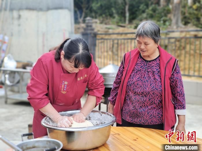 笼糍|广州增城客家人制作美食“笼糍” 迎接虎年春节