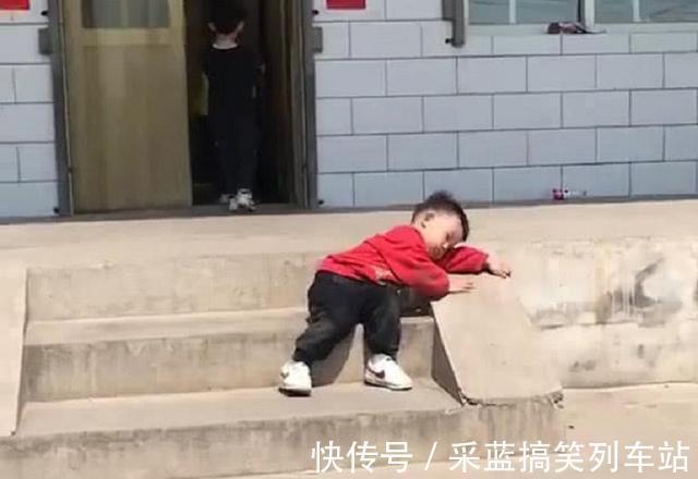 摩擦|抖音“接地气宝宝”火了,在地上摩擦:我妈已经3天没打我了