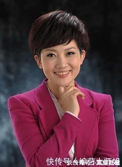 书法$央视三大未婚美女的书法各具魅力,堪称人美字牛,才气飞扬!