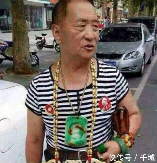 |搞笑图片幽默段子笑话：大爷你出门可要小心点啊，太招摇了