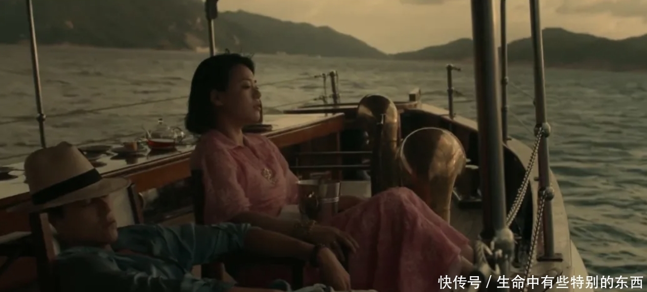 堕落|《第一炉香》:张爱玲23岁的成名作,讲透女大学生的堕落与贪婪