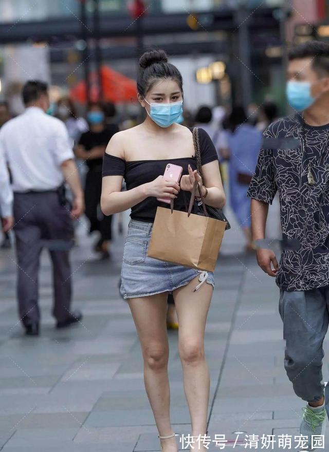 短裤 浓妆艳抹不是时尚，而是搭配最简单的短裤，同样的时髦也很漂亮