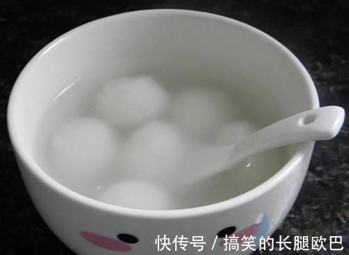 煮冻汤圆，直接下锅是大错！糖水店教你一招，不开裂不破皮，好吃