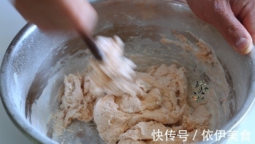 胡萝卜汁|睡前蒸锅此种馒头,第二天早餐主食就有了,好吃还明目,孩子喜欢
