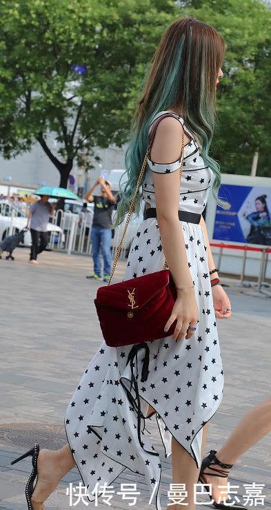 小姐姐绿发搭配长裙,谁不想要个这样的女朋友