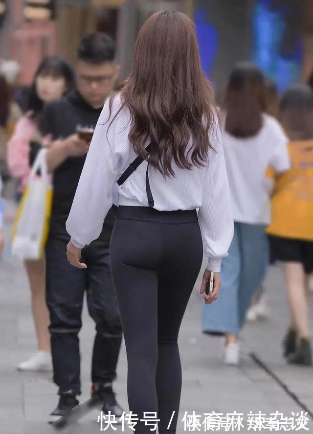 穿着|打底裤的穿着绽放小清新范,具有青春的活力,看起来轻松又自在