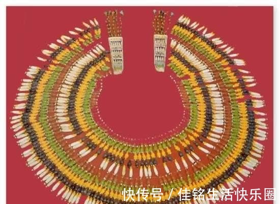 burberry 珠宝首饰还能这样佩戴,这些奇特造型却充满时尚味道,奢华感爆棚!