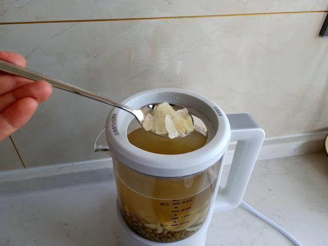 养生壶|厉害了！1把绿豆1颗百合煮一煮，解除了很多人的烦恼，便宜又管用