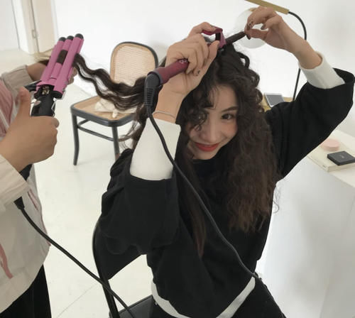 女人烫发时，别再选择这几种“卷发”了，老气又大妈感十足