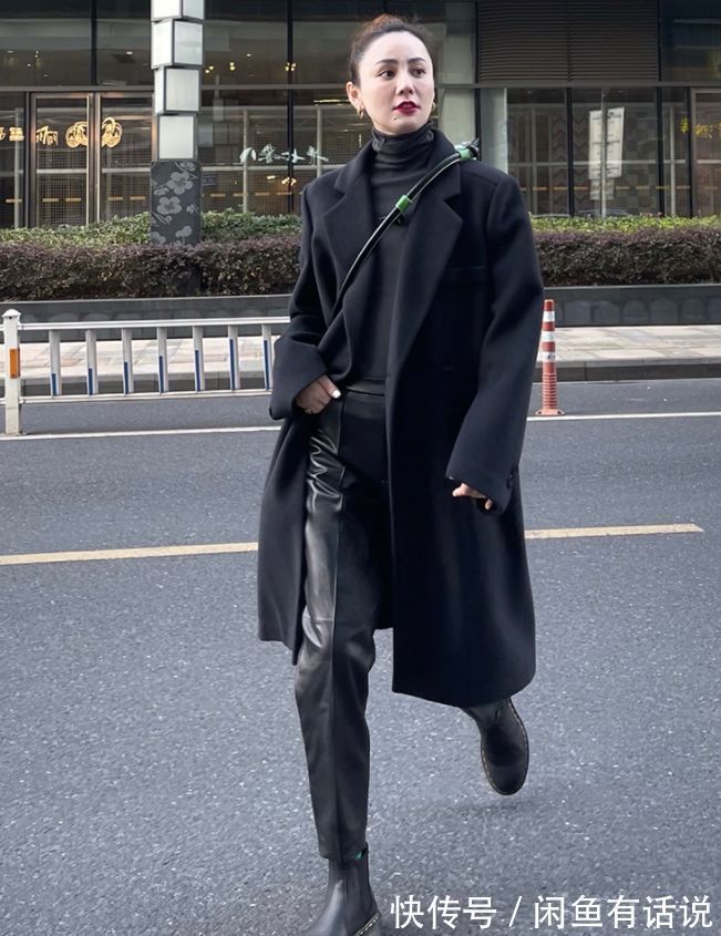 大方 秋冬大衣怎么穿更显贵?学45岁博主用“同色系”,秒变人间富贵花