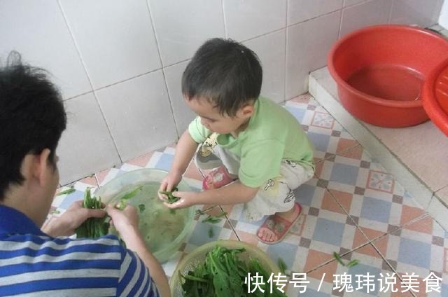 福林|爸爸让儿子洗香菇,儿子给香菇“抛光”,这秃噜皮香菇您满意吗