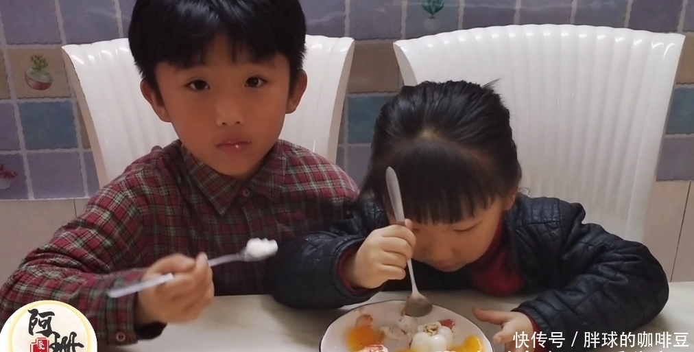 草莓牛奶果冻按这个步骤做,入口即化颜值高吃了还想吃